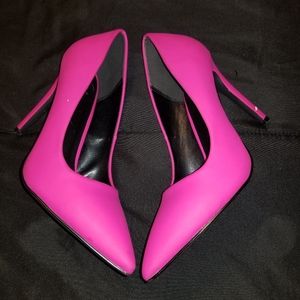 Size 7 fucsia pumps